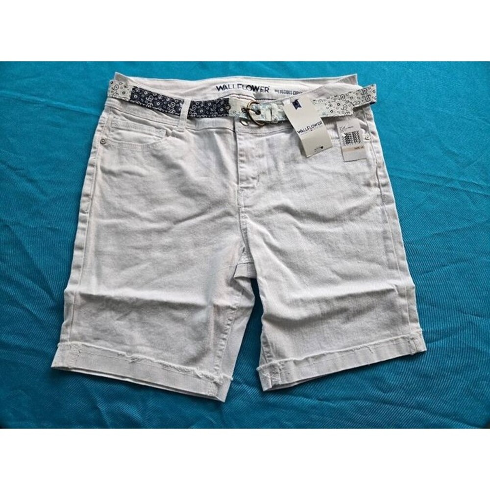 Wallflower Bermuda Luscious Curvy White Denim Shorts Jean Short Womens 15 NEW